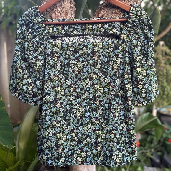 Ann Taylor Factory Black and Blue Floral Smocked Puff Sleeve Blouse Size Medium - Picture 1 of 5